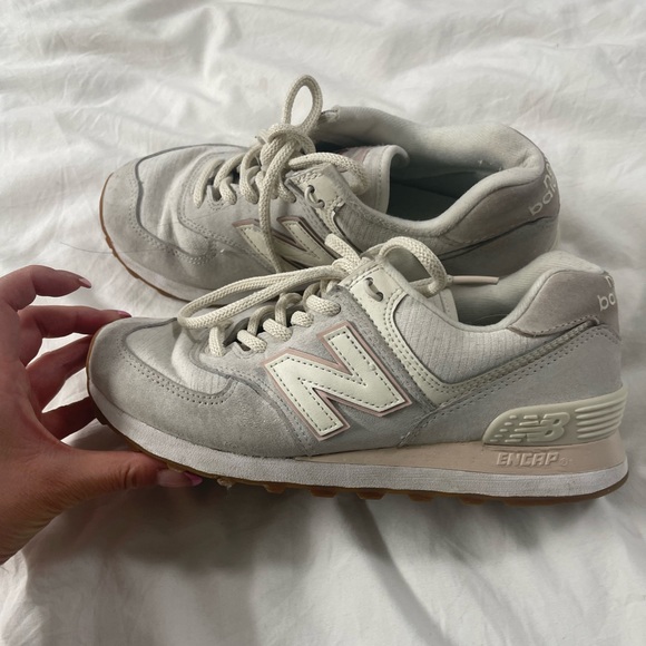New Balance off white & pink 574 sneakers - Picture 2 of 4